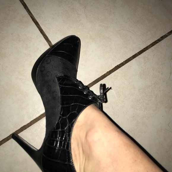 Super awesome Guess tie up high heels 🌺 - Picture 8 of 10